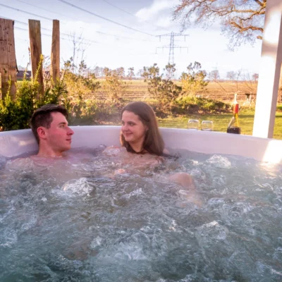 Ontspannen in een elektrische hot tub Ontspannen in een elektrische hot tub