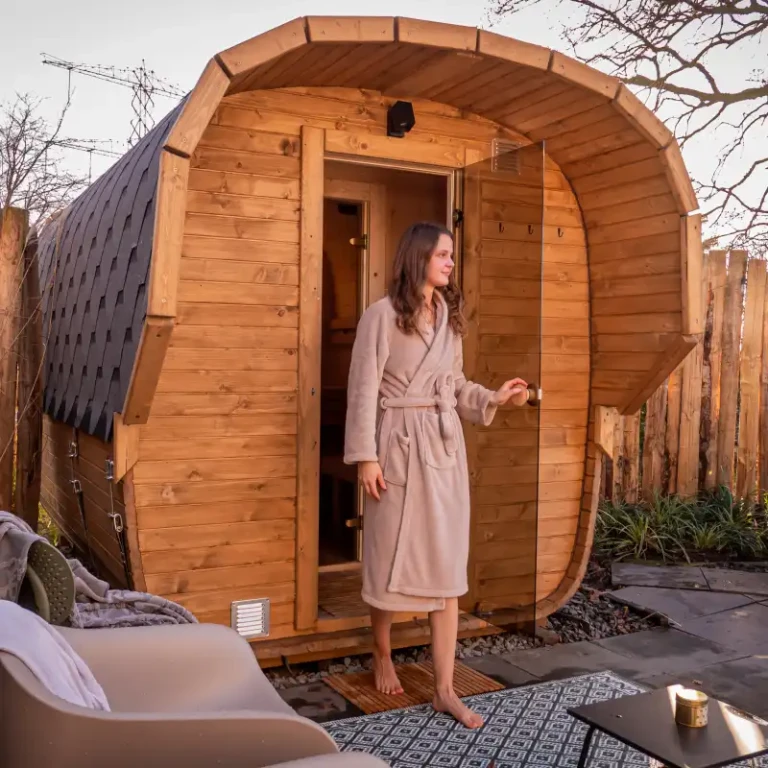 Acheter un sauna extérieur au bois ? Voici nos conseils !| Buitensauna Vierkant A Kwaliteit Harvia elektrisch houtgestookt kachel sauna 3