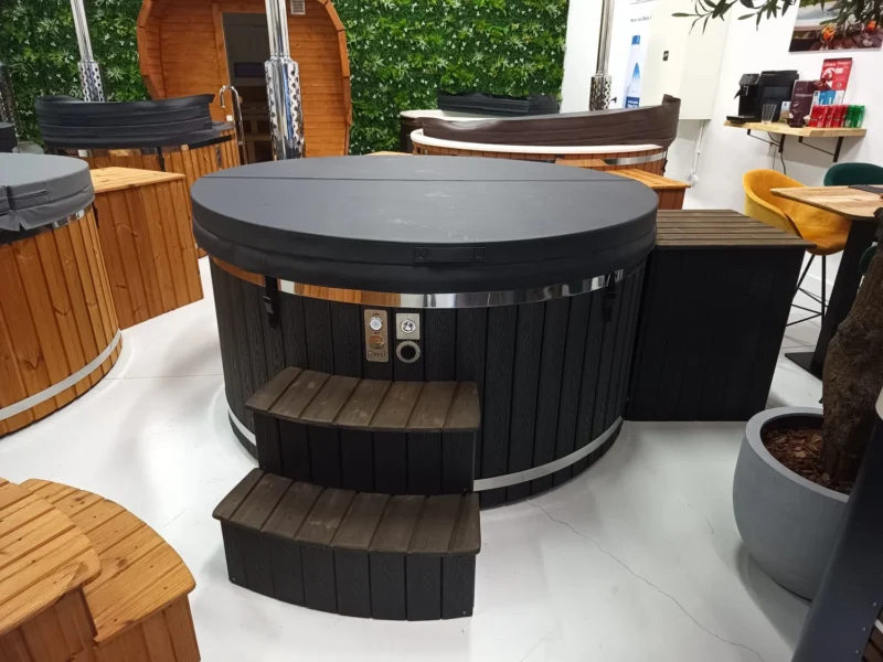 Hot Tub Holzbefeuert Voorraad modellen | WhatsApp Image 2024 12 19 at 19.09.31