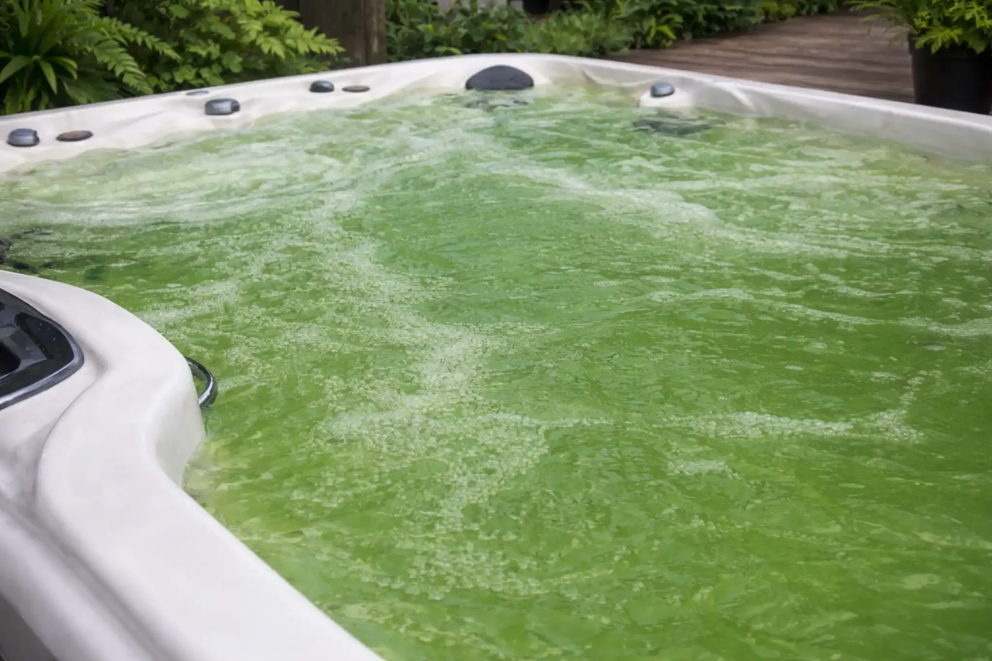 Groen jacuzzi water. Wat moet ik doen?