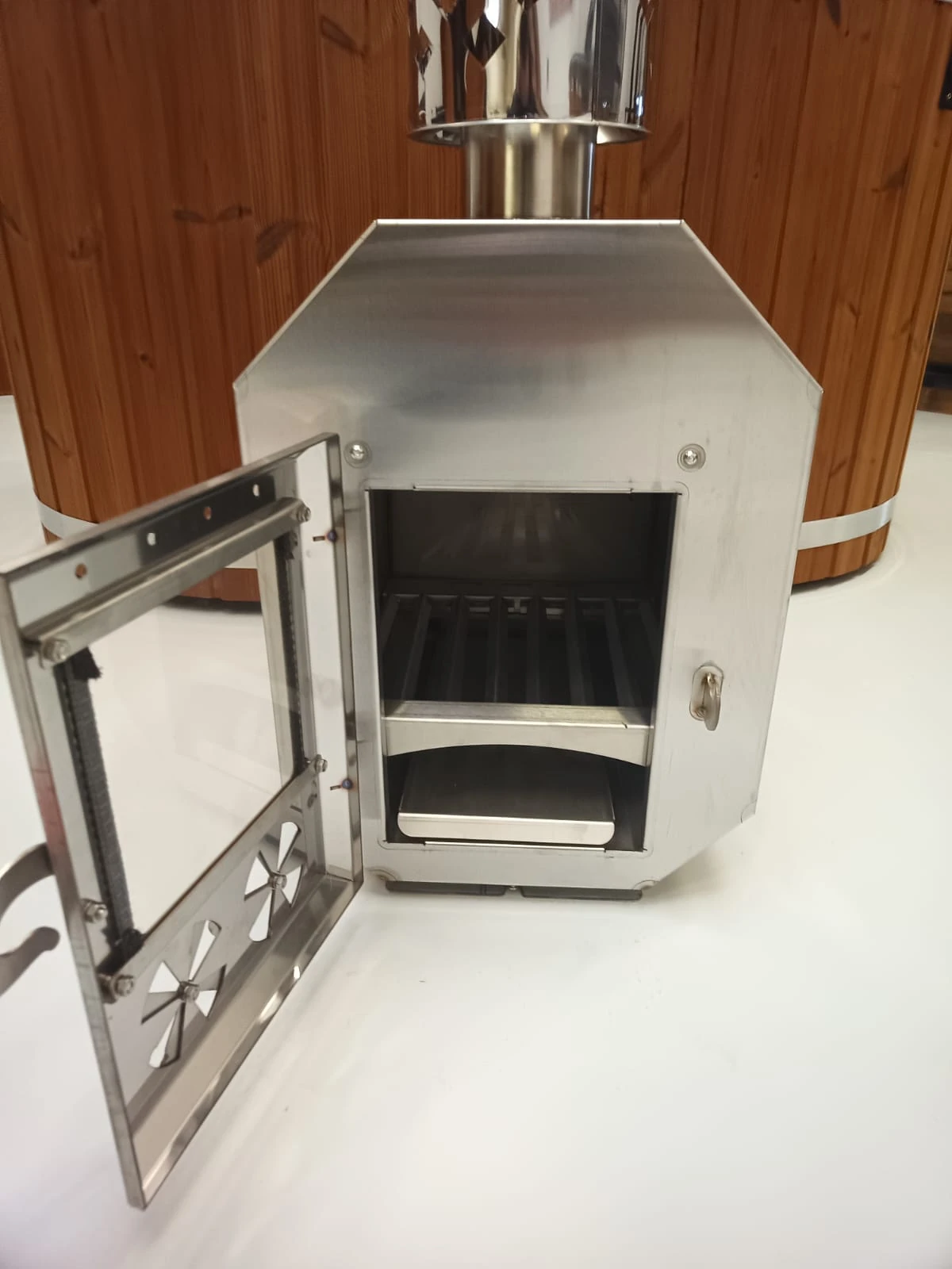 Houtgestookte hottub onderhoud van de houtkachel