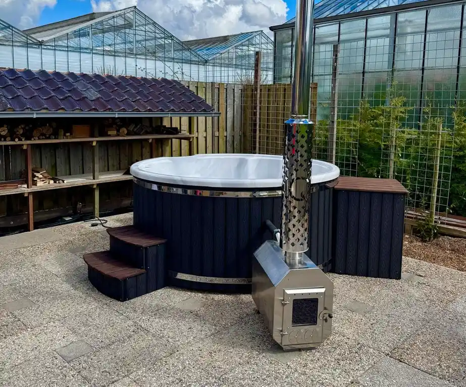 Hot tub kachel RVS316 laten installeren? Qrest helpt jou!